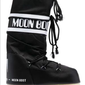 Moon Boots NIB 7-8.5 US, EU 39/41 black Techna icon brand new!